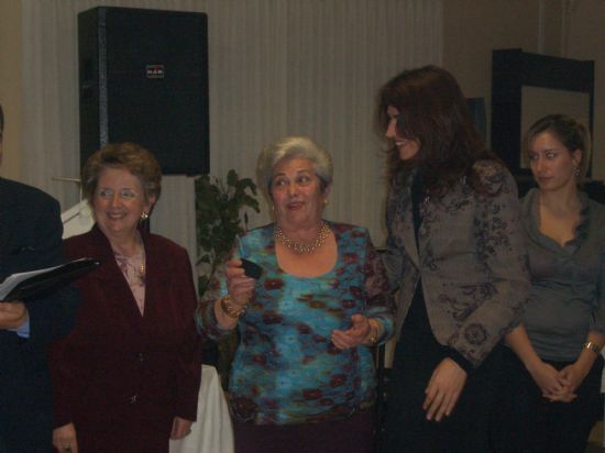 LA AGRUPACIN MUSICAL DE TOTANA ENTREGA LA INSIGNIA DE ORO AL AYUNTAMIENTO CON MOTIVO DE SU XXV ANIVERSARIO