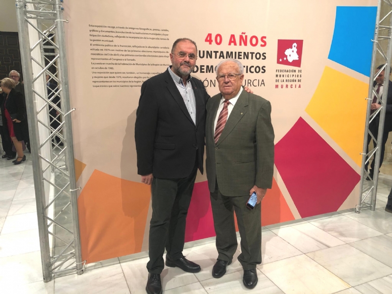 El alcalde de Totana asiste al acto en el que la Federacin de Municipios de la Regin de Murcia (FMRM) homenajea a los alcaldes del 79 para celebrar los 40 aos de democracia local