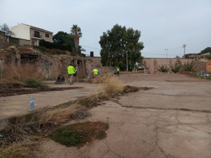 El personal del programa de los Consejos Comarcales realiza trabajos de mantenimiento de viales y espacios pblicos durante estos ltimos meses en el municipio