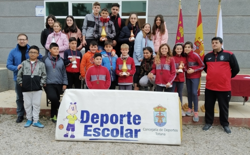La Concejalía de Deportes organizó la Fase Local de Petanca del programa de Deporte Escolar en las instalaciones del Club Petanca Santa Eulalia