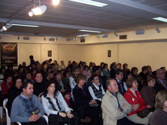 XITO DE PARTICIPACIN EN LAS I JORNADAS SOBRE ENFERMEDADES RARAS, INAUGURADAS POR EL ALCALDE DE TOTANA Y LA DIRECTORA GENERAL DE DISCAPACITADOS, CON LA ASISTENCIA DE MS DE 200 PERSONAS