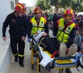 Alumnos del CEIP "Luis Pérez Rueda" participan en un simulacro de evacuación del edificio en caso de terremoto