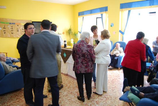 LOS USUARIOS Y FAMILIARES DE LA RESIDENCIA "LA PURÍSIMA" PARTICIPAN EN UNA JORNADA DE PUERTAS JUNTO CON RESPONSABLES POLÍTICOS