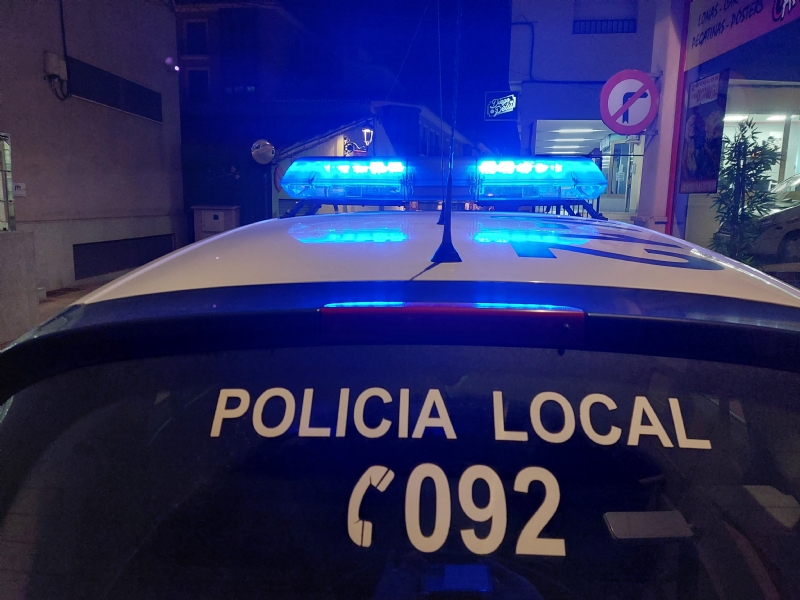 La Polica Local sorprende in fraganti a los autores de un robo con fuerza en un antiguo establecimiento hostelero de la calle Cnovas del Castillo