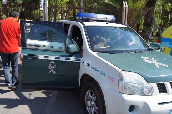 ALUMNOS DE LA ESCUELA INFANTIL MUNICIPAL "CLARA CAMPOAMOR" SE FAMILIARIZAN CON LA LABOR QUE REALIZAN LOS SERVICIOS DE EMERGENCIAS Y LOS CUERPOS Y FUERZAS DE SEGURIDAD DEL ESTADO