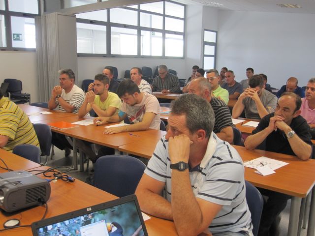 FOMENTO DEL EMPLEO Y AGRICULTURA CONTINÚAN CON LOS CURSOS DE FORMACIÓN ESPECÍFICA A AGRICULTORES DENTRO DE LA PROGRAMACIÓN DE LAS ACCIONES DEL PLAN LOCAL DE EMPLEO 2015