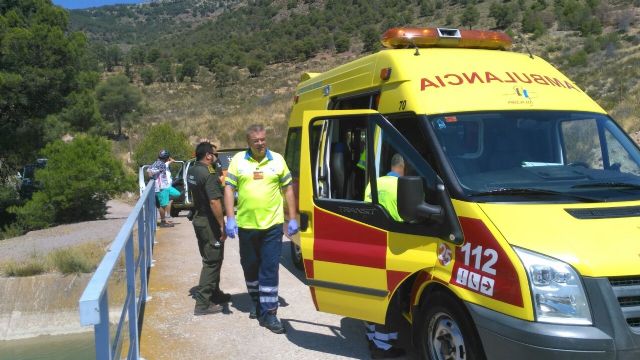 Proteccin Civil rescata a un ciclista que se fractur un tobillo en la Senda del Alburnez, en el lmite entre los trminos de Totana y Alhama 
