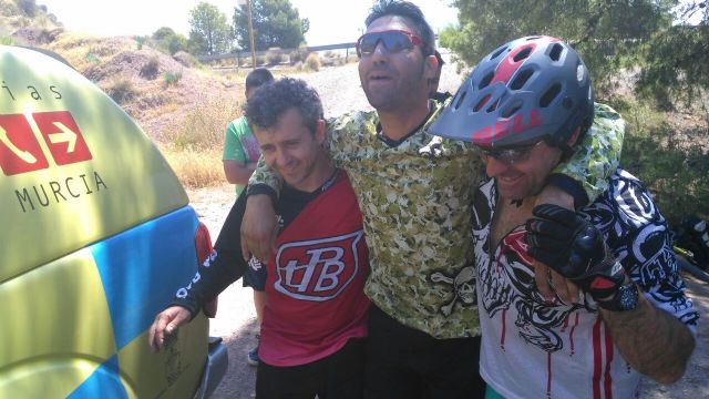 Proteccin Civil rescata a un ciclista que se fractur un tobillo en la Senda del Alburnez, en el lmite entre los trminos de Totana y Alhama 