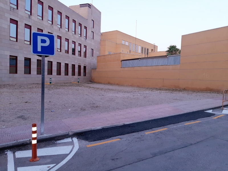 La Concejala de Servicios e Infraestructuras habilita como aparcamiento disuasorio el solar de la calle Santa Brbara, existente entre el Centro de Salud y los Juzgados