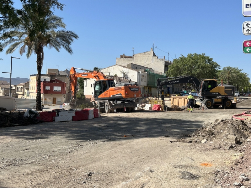 Hasta septiembre permanece cortado al trfico el tramo de la avenida Juan Carlos I, entre la Glorieta Adolfo Surez y la calle Tabarca, por las obras de la rotonda del nuevo Mercadona