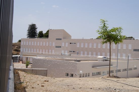 EL CURSO ESCOLAR PARA LOS ALUMNOS DEL COLEGIO DE LA CRUZ COMIENZA EN EL NUEVO COLEGIO QUE SE HA CONSTRUIDO EN LA ZONA DE LA RAMBLICA