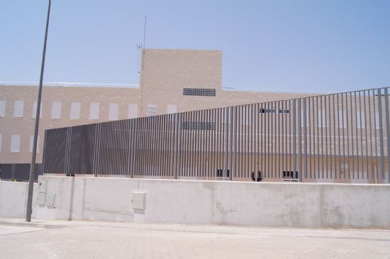 EL CURSO ESCOLAR PARA LOS ALUMNOS DEL COLEGIO DE LA CRUZ COMIENZA EN EL NUEVO COLEGIO QUE SE HA CONSTRUIDO EN LA ZONA DE LA RAMBLICA