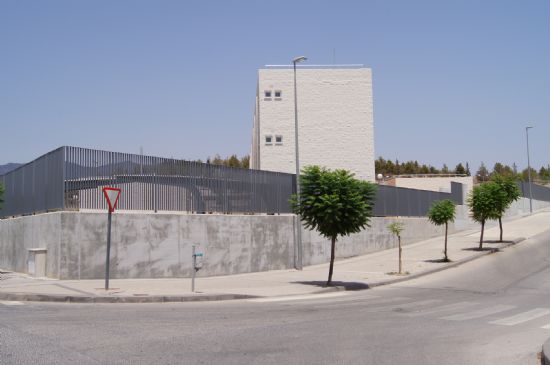 EL CURSO ESCOLAR PARA LOS ALUMNOS DEL COLEGIO DE LA CRUZ COMIENZA EN EL NUEVO COLEGIO QUE SE HA CONSTRUIDO EN LA ZONA DE LA RAMBLICA