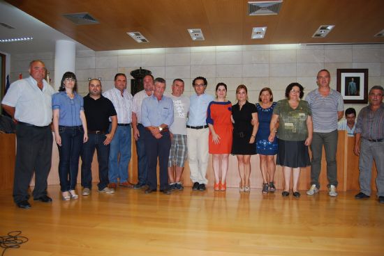 EL PLENO DE TOTANA REALIZA UN RECONOCIMIENTO INSTITUCIONAL A LOS OCHO ALCALDES PEDÁNEOS Y LA JUNTA VECINAL DE EL PARETÓN POR LA LABOR DESEMPEÑADA DURANTE LA LEGISLATURA 2007/2011
