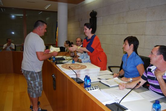 EL PLENO DE TOTANA REALIZA UN RECONOCIMIENTO INSTITUCIONAL A LOS OCHO ALCALDES PEDÁNEOS Y LA JUNTA VECINAL DE EL PARETÓN POR LA LABOR DESEMPEÑADA DURANTE LA LEGISLATURA 2007/2011
