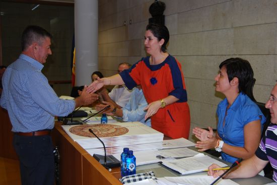 EL PLENO DE TOTANA REALIZA UN RECONOCIMIENTO INSTITUCIONAL A LOS OCHO ALCALDES PEDÁNEOS Y LA JUNTA VECINAL DE EL PARETÓN POR LA LABOR DESEMPEÑADA DURANTE LA LEGISLATURA 2007/2011