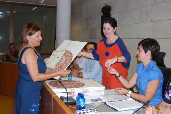 EL PLENO DE TOTANA REALIZA UN RECONOCIMIENTO INSTITUCIONAL A LOS OCHO ALCALDES PEDÁNEOS Y LA JUNTA VECINAL DE EL PARETÓN POR LA LABOR DESEMPEÑADA DURANTE LA LEGISLATURA 2007/2011