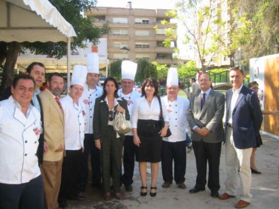 ARTESANOS Y ALFAREROS DE LA LOCALIDAD PARTICIPAN EN LA CELEBRACIN DEL DA DEL ARTESANO CON DEMOSTRACIONES EN VIVO DE SUS TCNICAS ARTESANALES DE PRODUCCIN