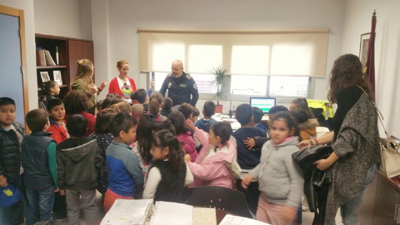  Ms de un centenar de alumnos del CEIP Comarcal-Deitania visitan las dependencias de la Jefatura de la Polica Local y la Coleccin Museogrfica