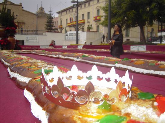 ELABORAN ROSCN DE REYES ARTESANO DE 1.300 KILOGRAMOS Y CASI 6.000 RACIONES QUE SE REGISTRAR EN EL LIBRO GUINESS DE LOS RCORDS   