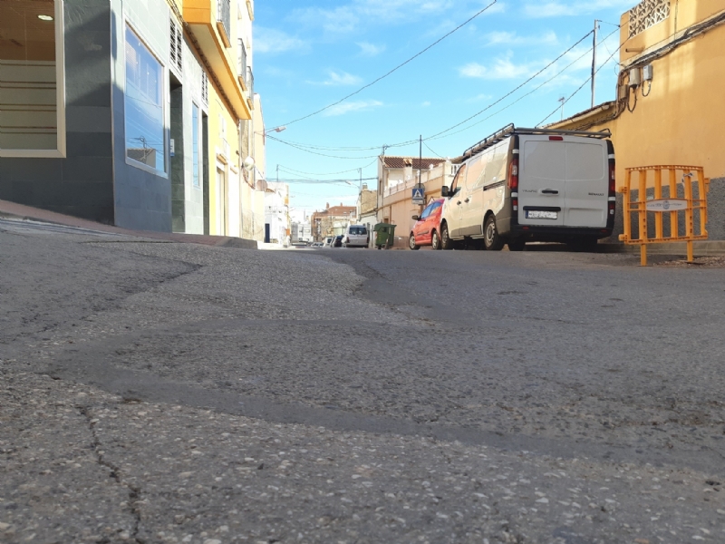 Aprueban iniciar el contrato para renovar las redes de agua potable y alcantarillado y restitucin de aceras en la calle Teniente Prez Redondo