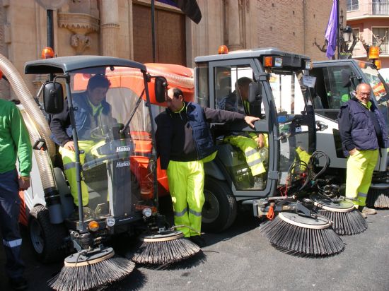 SE PRESENTA EL NUEVO SERVICIO DE LIMPIEZA VIARIA Y RECOGIDA DE RESIDUOS S�LIDOS URBANOS CON UN PRESUPUESTO TOTAL DE M�S DE 1,2 MILLONES DE EUROS, Y M�S MEDIOS HUMANOS Y MATERIALES