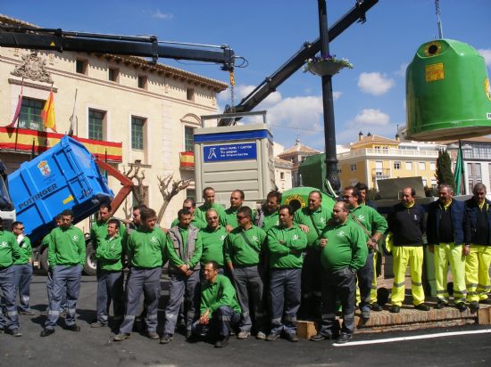 SE PRESENTA EL NUEVO SERVICIO DE LIMPIEZA VIARIA Y RECOGIDA DE RESIDUOS S�LIDOS URBANOS CON UN PRESUPUESTO TOTAL DE M�S DE 1,2 MILLONES DE EUROS, Y M�S MEDIOS HUMANOS Y MATERIALES