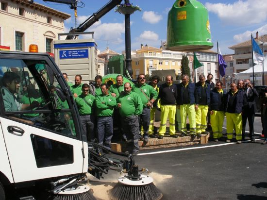 SE PRESENTA EL NUEVO SERVICIO DE LIMPIEZA VIARIA Y RECOGIDA DE RESIDUOS S�LIDOS URBANOS CON UN PRESUPUESTO TOTAL DE M�S DE 1,2 MILLONES DE EUROS, Y M�S MEDIOS HUMANOS Y MATERIALES