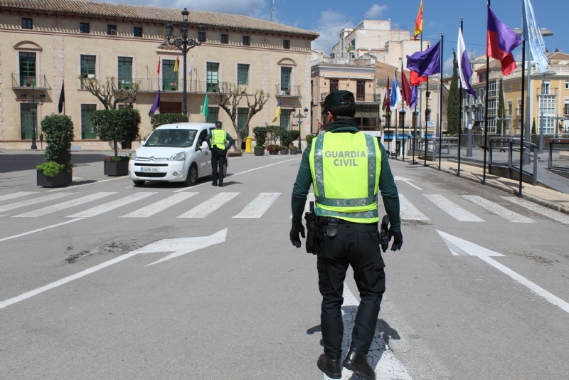 Polica Local y Guardia Civil intensifican los controles para hacer cumplir la circulacin de trabajadores de actividades no esenciales que no pueden ir a su trabajo tras nuevo decreto