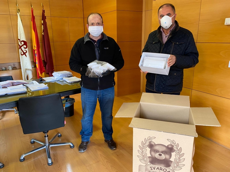 La Comunidad de Regantes entrega al Ayuntamiento de Totana 7.000 mascarillas de proteccin para su reparto entre profesionales y colectivos ms necesitados del municipio
