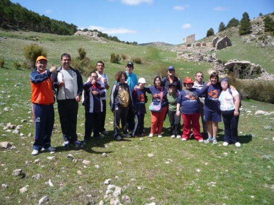 LOS USUARIOS DEL CENTRO OCUPACIONAL "JOSÉ MOYÁ" Y LOS DEL CENTRO OCUPACIONAL "ADEIMAR" DE SAN JAVIER PARTICIPAN EN LAS" II JORNADAS DE SENDERISMO" EN SIERRA ESPUÑA