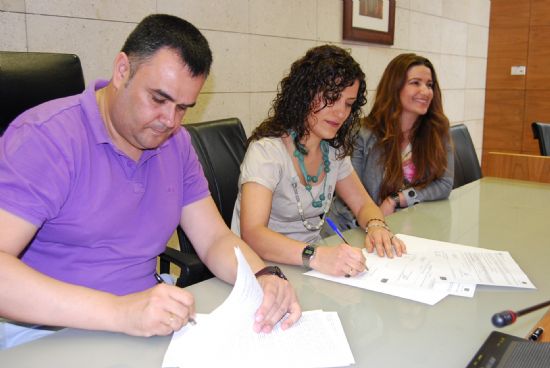 EL AYUNTAMIENTO FIRMA CONVENIOS DE COLABORACIÓN CON EMPRESARIAS PARA QUE LAS ALUMNAS DEL PROGRAMA "SERVICIOS AUXILIARES DE ESTÉTICA" REALICEN SUS PRÁCTICAS FORMATIVAS 