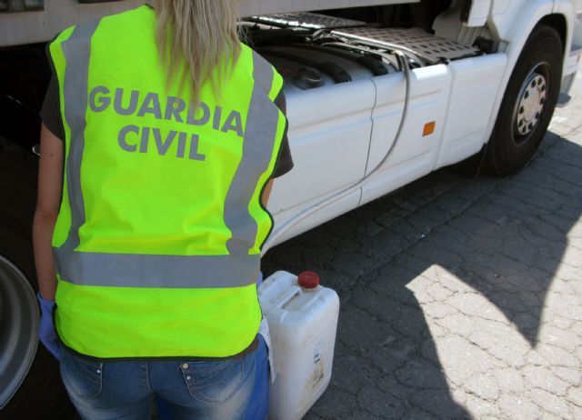 La Guardia Civil y la Polica Local desmantelan un grupo delictivo que sustraa gasoil a camiones en Totana y lo comercializaba de forma ilcita