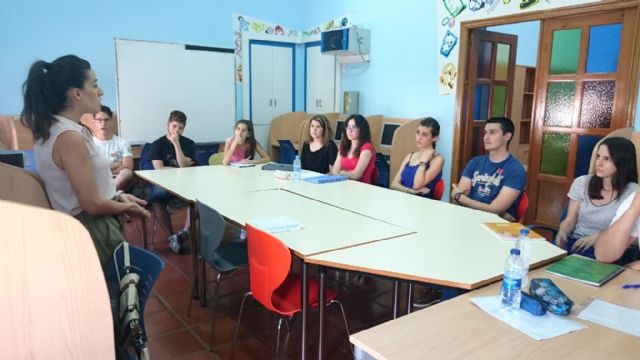 Un total de 15 jvenes participan en la actividad del  Club de Idiomas preparatoria para obtener el B2 por la Universidad de Cambridge