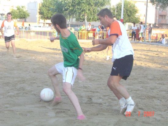 EL EQUIPO TAL CUAL SE PROCLAMA CAMPEN EN EL III TORNEO DE FTBOL PLAYA CIUDAD DE TOTANA