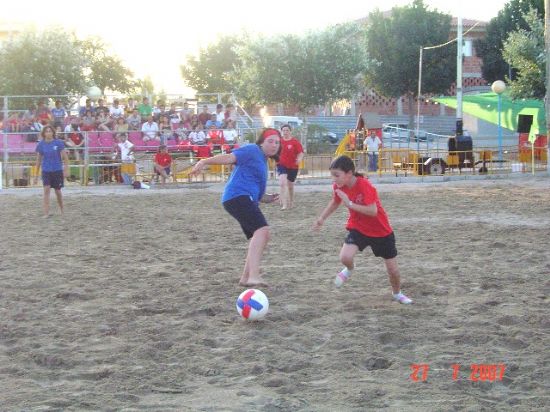 EL EQUIPO TAL CUAL SE PROCLAMA CAMPEN EN EL III TORNEO DE FTBOL PLAYA CIUDAD DE TOTANA