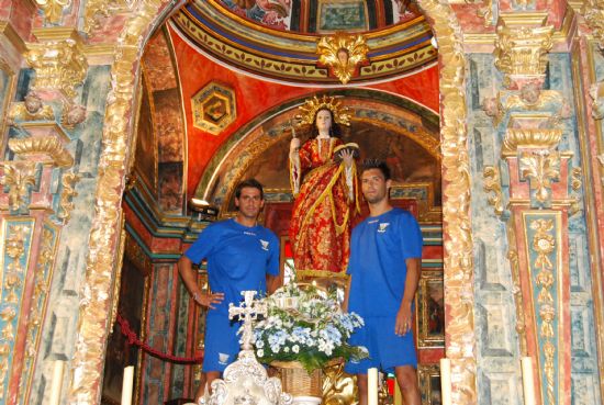 EL CONCEJAL DE DEPORTES ACOMPAÑA AL CUERPO TÉCNICO Y JUGADORES DEL C.D. LEGANÉS DE 2 B EN LA OFRENDA FLORAL QUE REALIZAN A LA PATRONA DE LA LOCALIDAD SANTA EULALIA