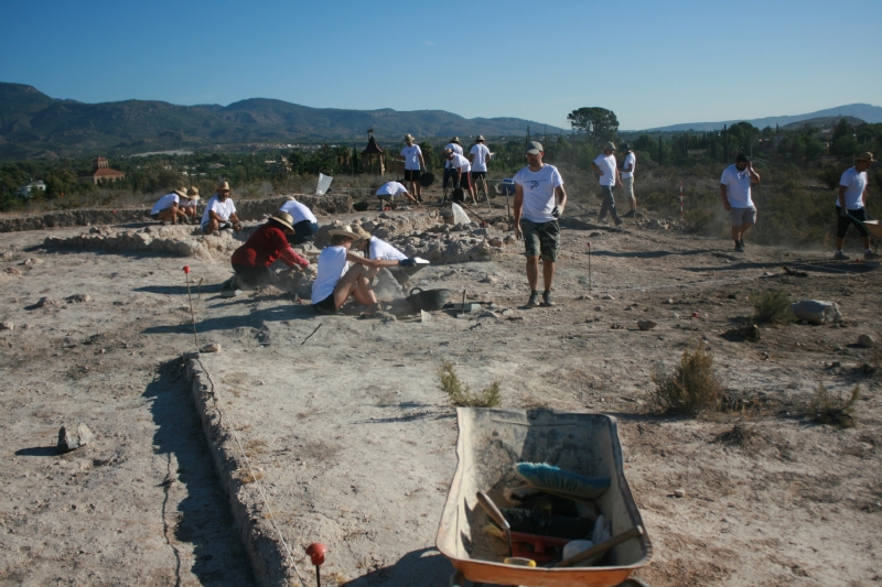 VDEO. Unos 20 voluntarios participan en el V Campo de Trabajo Arqueolgico de Las Cabezuelas, organizado por la Asociacin Kalathos, que se celebra hasta el 3 de agosto