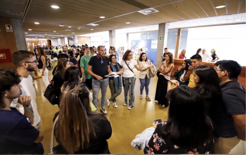 Los participantes del Programa Mixto de Empleo y Formacin de Operaciones Auxiliares de Servicios Administrativos y Generales visitan la 3 Feria Regional de Empleo y Formacin