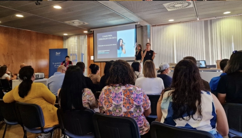 Los participantes del Programa Mixto de Empleo y Formacin de Operaciones Auxiliares de Servicios Administrativos y Generales visitan la 3 Feria Regional de Empleo y Formacin