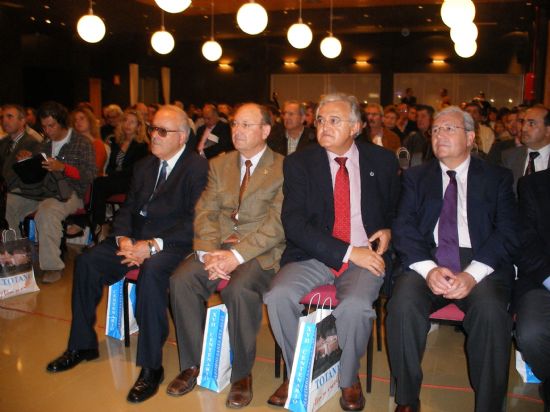 EL ALCALDE Y EL CONSEJERO DE ARTESANA INAUGURAN LA I CONVENCIN REGIONAL DE LA ARTESANA APLICADA A LA CONSTRUCCIN CON LA PRESENCIA DE UNAS 300 PERSONAS