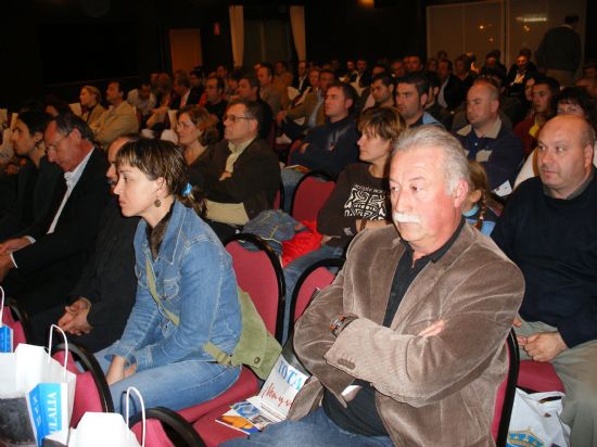 EL ALCALDE Y EL CONSEJERO DE ARTESANA INAUGURAN LA I CONVENCIN REGIONAL DE LA ARTESANA APLICADA A LA CONSTRUCCIN CON LA PRESENCIA DE UNAS 300 PERSONAS