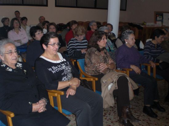 SE CLAUSURA EL CURSO SOBRE ENFERMOS DE ALZHEIMER DEL VIII ENCUENTRO DE VOLUNTARIADO TOTANERO CON EL HOMENAJE A DOS VOLUNTARIAS Y LA ENTREGA DE DIPLOMAS A MS DE UNA VEINTENA DE PARTICIPANTES
