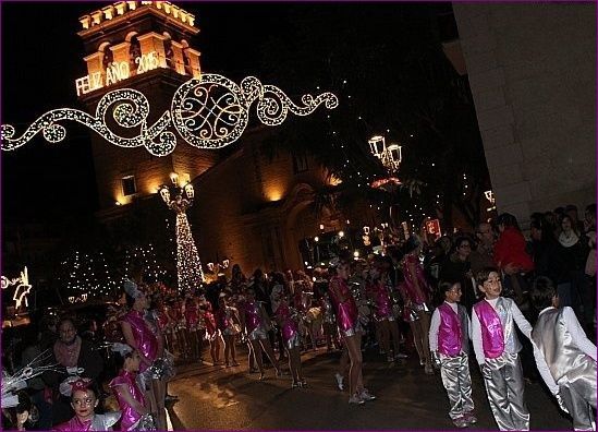 La Cabalgata de los Reyes Magos de Oriente recorre maana (19:00 horas) las principales calles de Totana en la que se van a repartir miles de chuches y golosinas