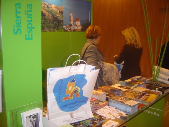 RUTAS DE SENDERISMO Y PARAJE DE LA SANTA, PRINCIPALES ATRACTIVOS DE LA OFERTA TURSTICA DE TOTANA EN LA FERIA INTERNACIONAL DE TURISMO2005 DE MADRID