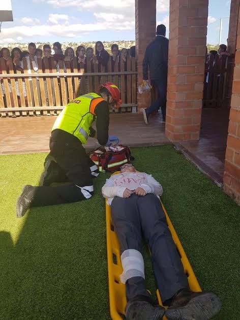 Protección Civil y la comunidad educativa del Colegio "Reina Sofía" participan en un simulacro de incendio para conocer el dispositivo de emergencias ante este tipo de sucesos