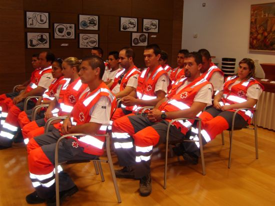 LA AGRUPACIN LOCAL DE CRUZ ROJA ESPAOLA ESTRENA 42 EQUIPACIONES NUEVAS PATROCINADAS POR LA EMPRESA ETOSA EN UN ACTO CELEBRADO EN EL SALN DE PLENOS DEL AYUNTAMIENTO DE TOTANA
