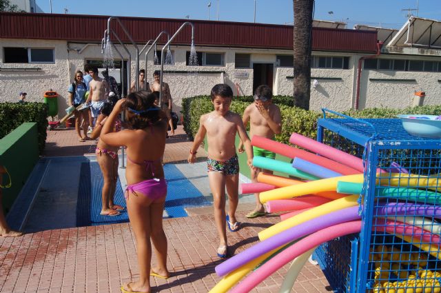 Las piscinas del Polideportivo Municipal 6 de diciembre y el Complejo Deportivo Guadalentn, en El Paretn, mantienen en agosto sus horarios durante la semana, y fines de semana y festivos
