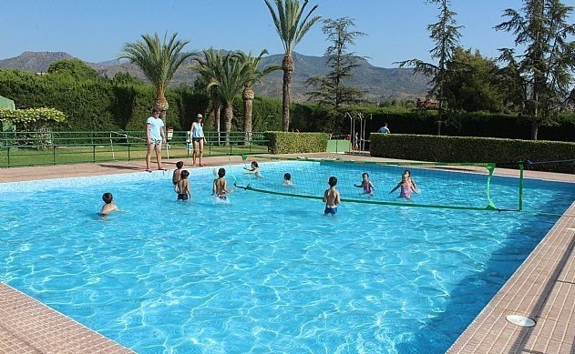 Las piscinas pblicas del Polideportivo Municipal 6 de Diciembre y el Complejo Deportivo Valle del Guadalentn mantienen el servicio hasta el 1 de septiembre