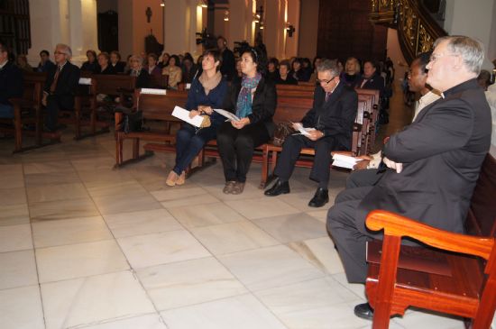 EL OBISPO DE LA DICESIS ABRE EL PROGRAMA DE LA ESCUELA DE APRENDIZAJE EN MATERIA DE EXCELENCIA DE LOS CUIDADOS QUE ORGANIZA LA ASOCIACIN SALUS INFIRMORUM EN LA PARROQUIA DE SANTIAGO APSTOL